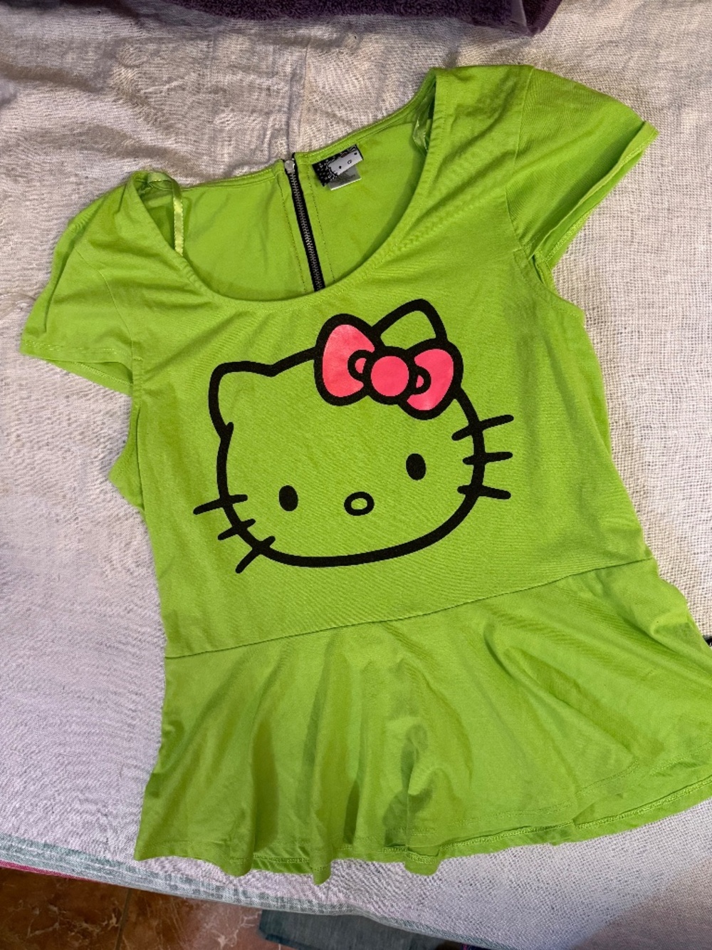 Hello Kitty Sanrio Womens XL Lime Green Peplum Top Zipper Back Cap Sleeve